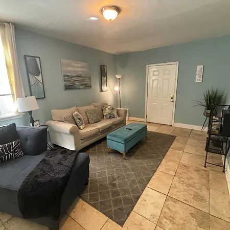 Cozy 2-bedroom Unit In Beautiful With Wifi, Ac *