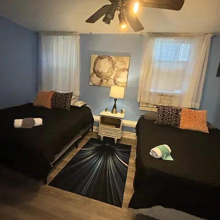 Cozy 2-bedroom Unit In Beautiful With Wifi, Ac Apartment