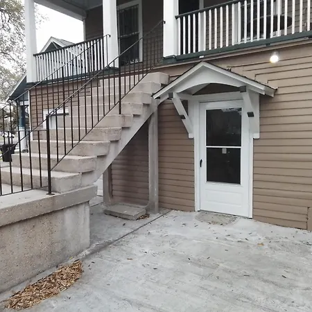 Cozy 2-bedroom Unit In Beautiful With Wifi, Ac Apartment