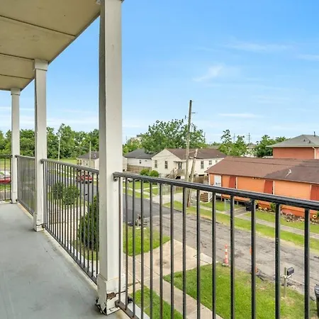 Gentilly Gem - Nestle Between The Lakefront Arena, Suno, And Uno Holiday home *