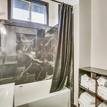 Holiday home 2 Mi To Bourbon St: Walkable Nola Duplex *