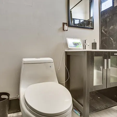 2 Mi To Bourbon St: Walkable Nola Duplex Holiday home New Orleans