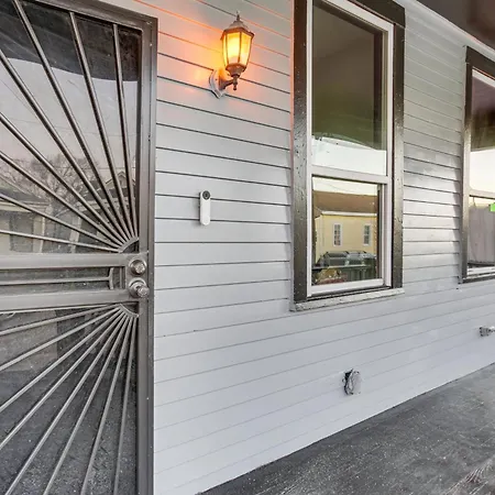 2 Mi To Bourbon St: Walkable Nola Duplex *