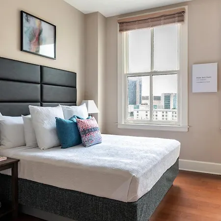 Roami At Hibernia Tower Apartment