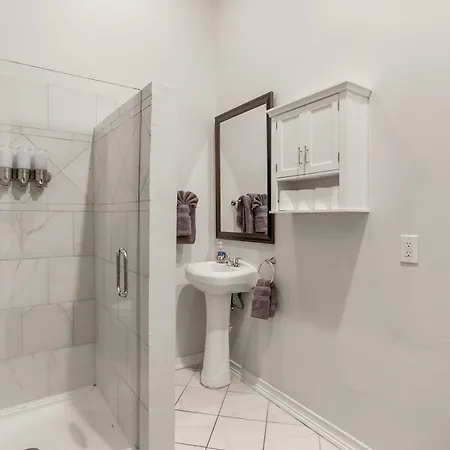 Stunning 2-bedroom Garden District Newly Renovated * New Orleans