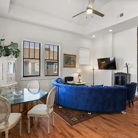 Stunning 2-bedroom Garden District Newly Renovated