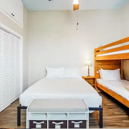 Penthouse On Claiborne Apartment