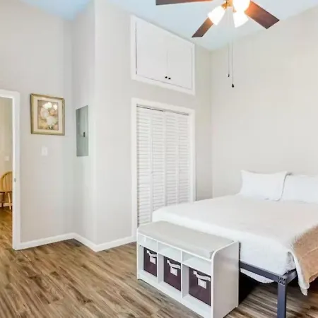 Penthouse On Claiborne Apartment New Orleans