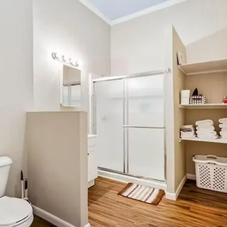 Penthouse On Claiborne Apartment