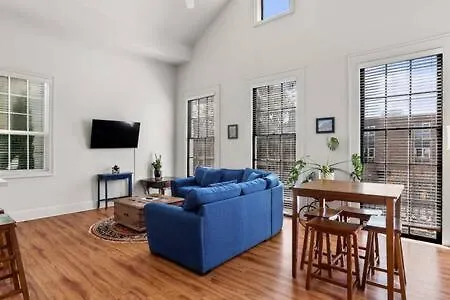 Timeless Elegance Historic Nola Haven 2bd Apartment New Orleans