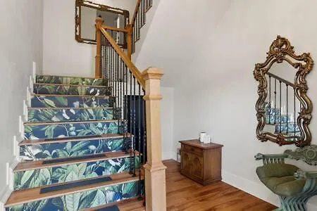 Timeless Elegance Historic Nola Haven 2bd *