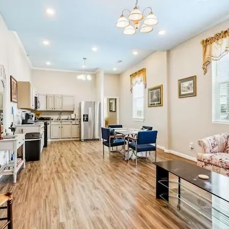 Apartment Penthouse On Claiborne *