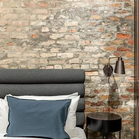 Ironworks Building - 3 Bedroom 2 Bath Apartment New Orleans