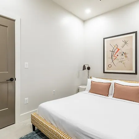 Ironworks Building - 3 Bedroom 2 Bath New Orleans