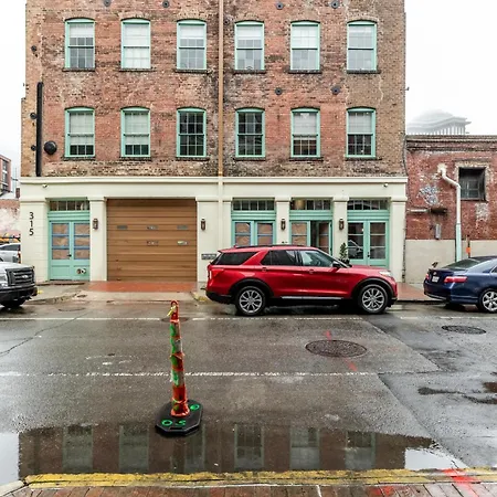 Ironworks Building - 3 Bedroom 2 Bath *