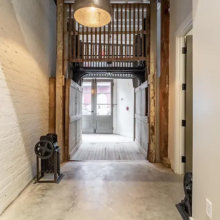 Ironworks Building - 3 Bedroom 2 Bath New Orleans
