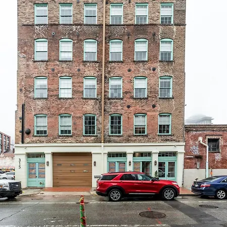Ironworks Building - 3 Bedroom 2 Bath Apartment New Orleans