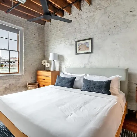 Ironworks Building - 2 Bedroom 2 Bath, 4 Bedroom 4 Bath * New Orleans