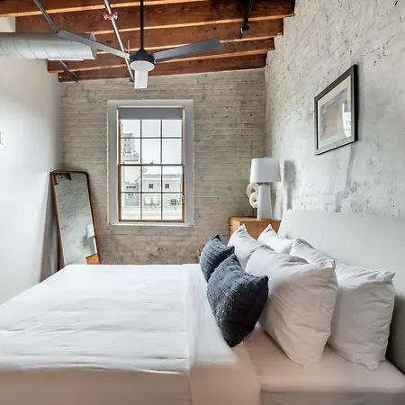 Ironworks Building - 2 Bedroom 2 Bath, 4 Bedroom 4 Bath Apartment New Orleans