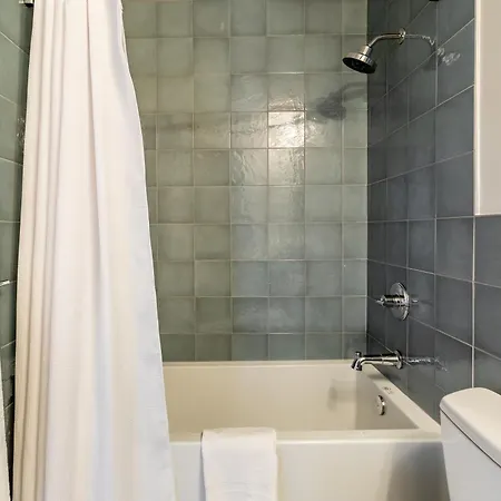 Apartment Ironworks Building - 2 Bedroom 2 Bath, 4 Bedroom 4 Bath *