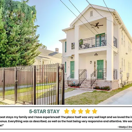 Holiday home Serene 4 Bedroom Near French Quarter With Wi-fi And Parking