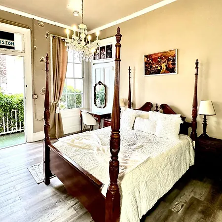 Fleur De Lis Mansion Bed & Breakfast