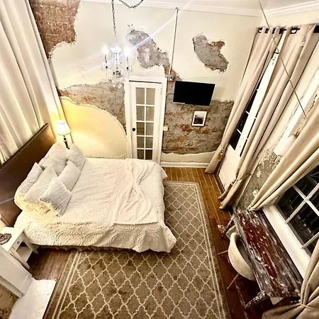 Fleur De Lis Mansion Bed & Breakfast 4*