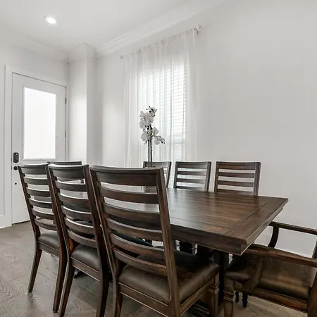 New 4 Bed Luxury House W/private Heated Pool Holiday home