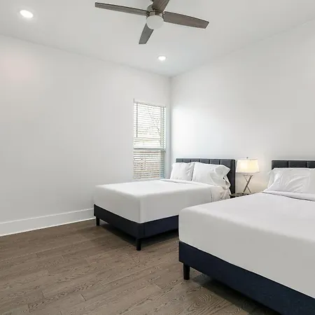 Holiday home New 4 Bed Luxury House W/private Heated Pool *