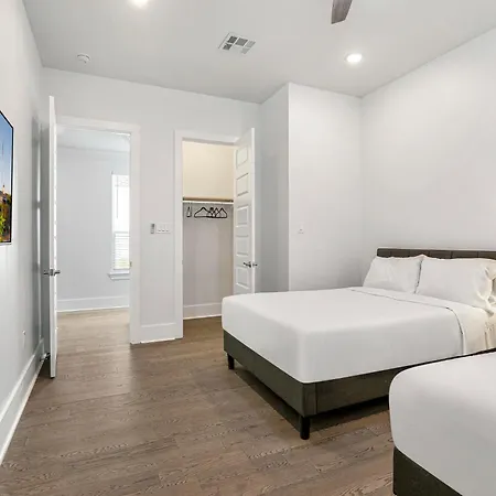 New 4 Bed Luxury House W/private Heated Pool Holiday home New Orleans