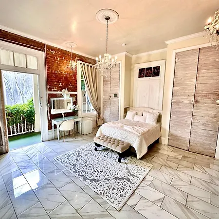 Fleur De Lis Mansion Bed & Breakfast 4*