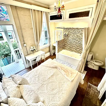 Fleur De Lis Mansion Bed & Breakfast 4*