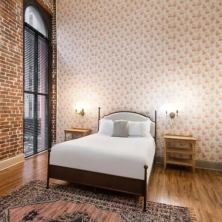 Chuck's Place Aparthotel 2*