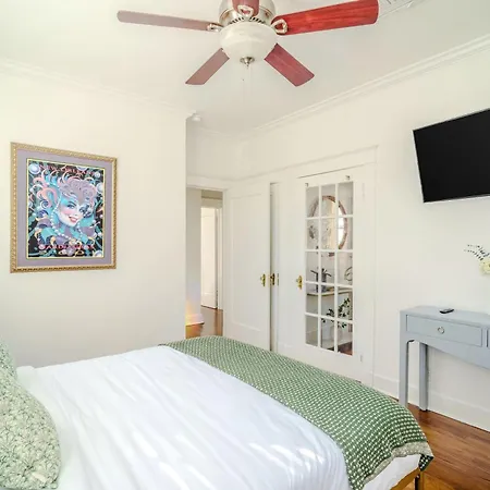 Holiday home Serene 4 Bedroom Near French Quarter With Wi-fi And Parking *