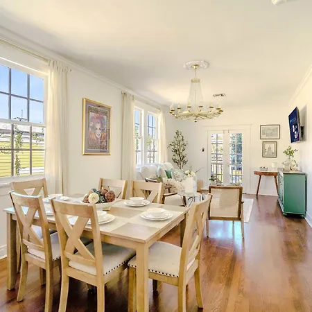 Serene 4 Bedroom Near French Quarter With Wi-fi And Parking Holiday home New Orleans