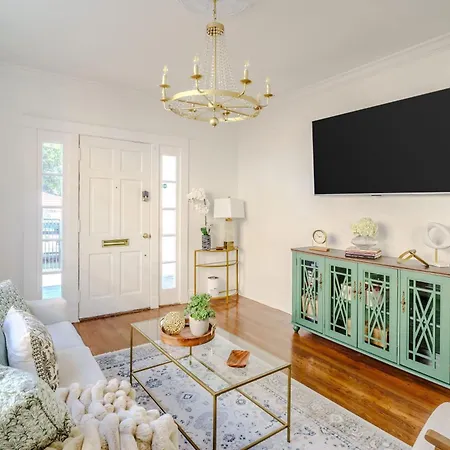 Serene 4 Bedroom Near French Quarter With Wi-fi And Parking Holiday home *