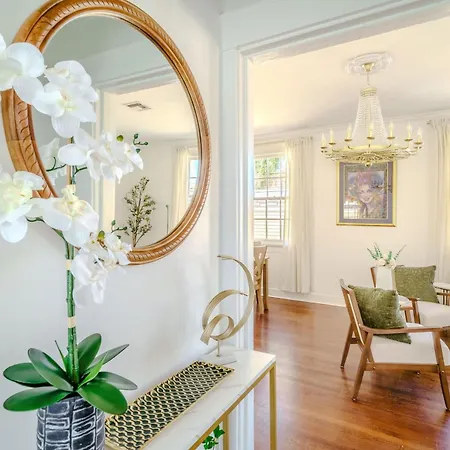 Serene 4 Bedroom Near French Quarter With Wi-fi And Parking Holiday home