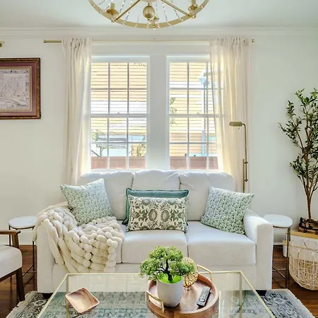 Serene 4 Bedroom Near French Quarter With Wi-fi And Parking Holiday home New Orleans