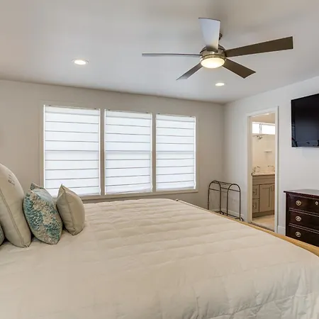 Waterfront Nola Gem W/ Boat Dock & Lift Holiday home