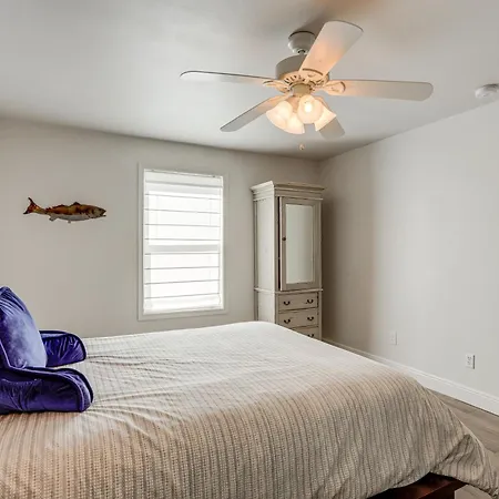 Waterfront Nola Gem W/ Boat Dock & Lift Holiday home