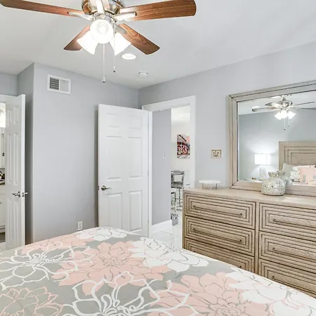 Apartment With Pool, 7 Mi To French Quarters