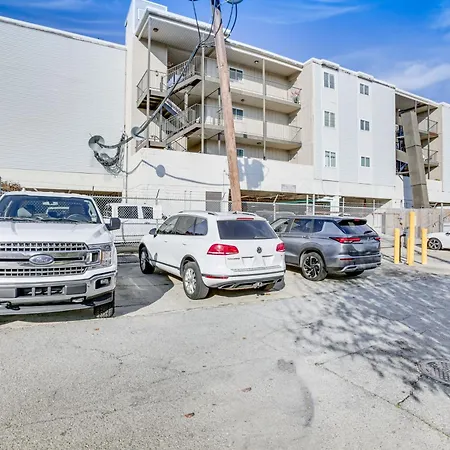 With Pool, 7 Mi To French Quarters Apartment New Orleans
