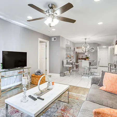 With Pool, 7 Mi To French Quarters Apartment New Orleans