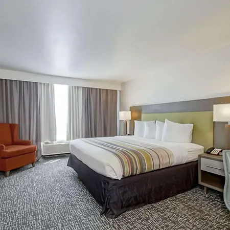 Hotel Country & By Radisson, I-10 East, La 3*
