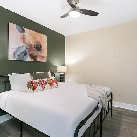 Nola Charm - Luxury 4-bed Retreat Steps From French Quarter Apartment New Orleans
