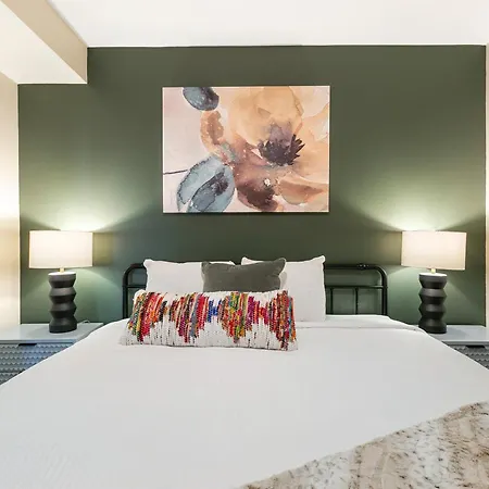 Nola Charm - Luxury 4-bed Retreat Steps From French Quarter