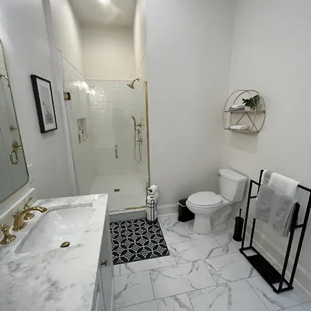 Entire Spacious Vacation - 1 Mile To Attractions Villa *