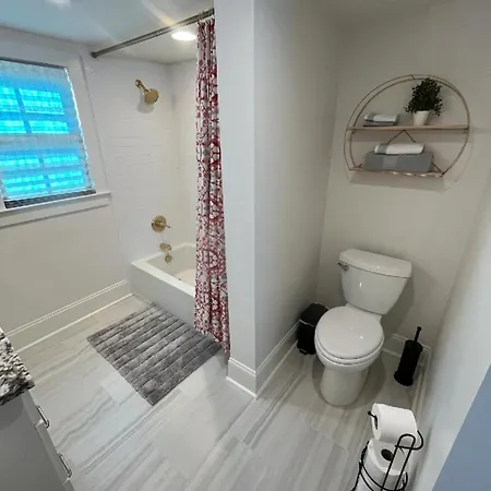 Villa Entire Spacious Vacation - 1 Mile To Attractions *