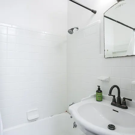 Updated Bourbon Street W/ Smart Tvs! Apartment