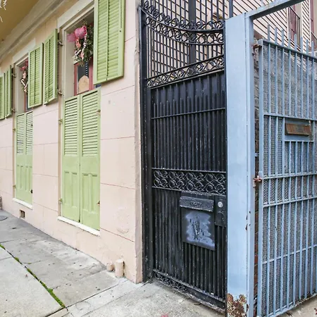 Apartment Updated Bourbon Street W/ Smart Tvs! New Orleans